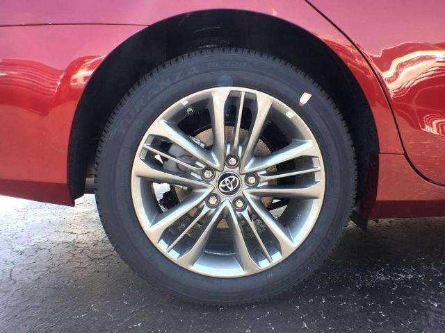 2017 Toyota Camry SE 4dr Sedan